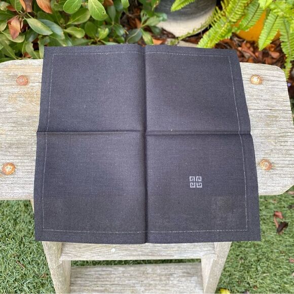 Set of 12 Black & White Givenchy Logo Cloth Cocktail Napkins. New! - Picture 6 of 6